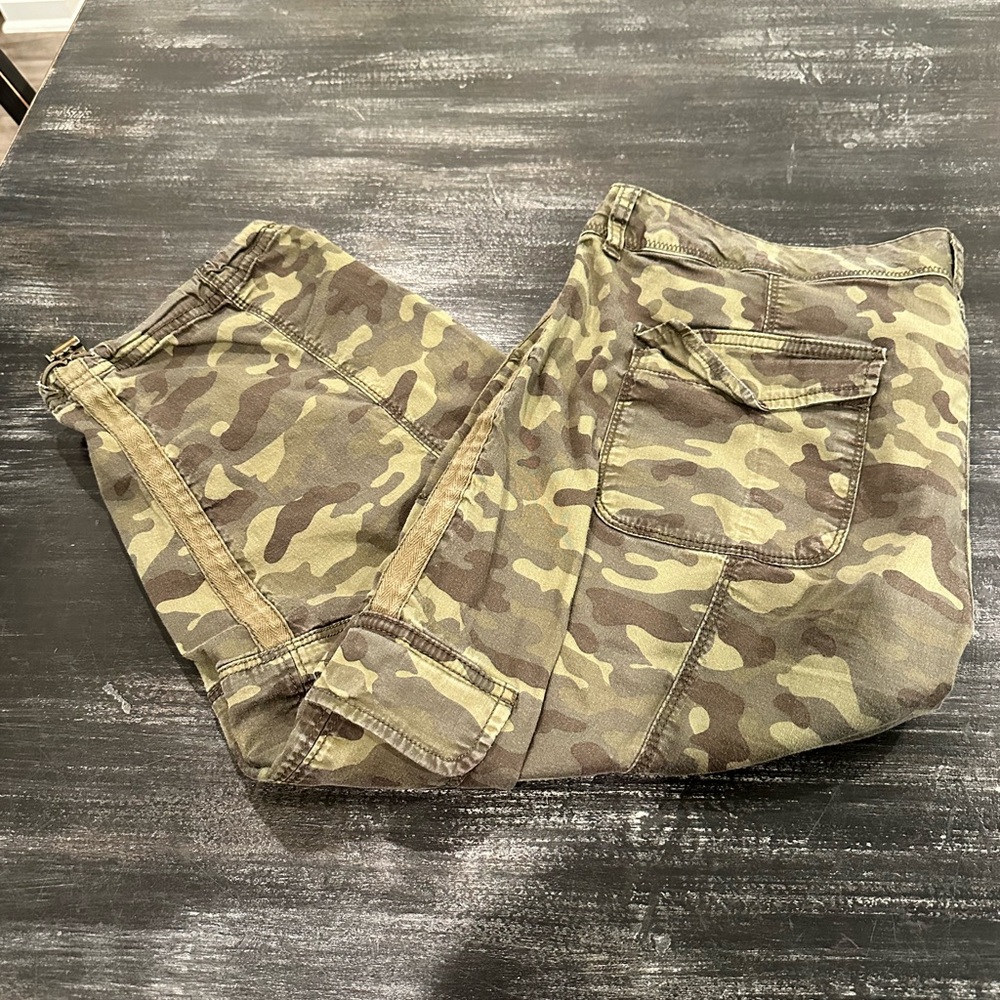 Time and Tru Green Camo Capris